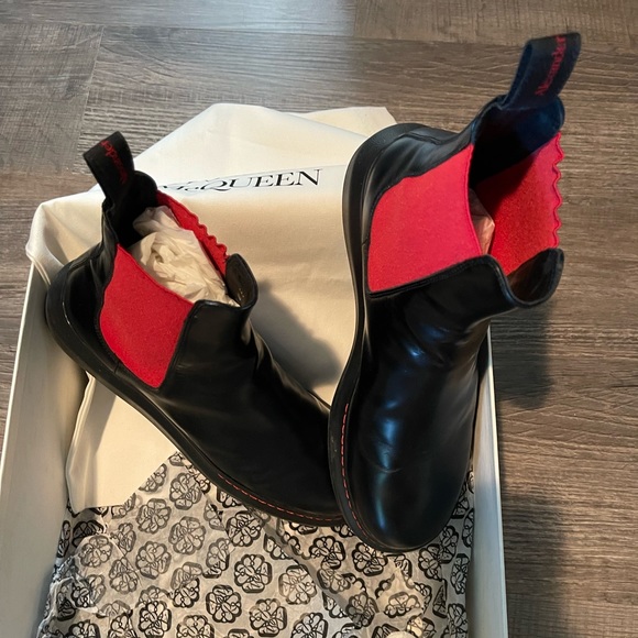 Alexander McQueen Chelsea boot - Picture 2 of 8